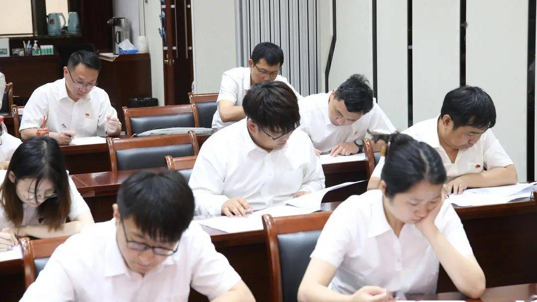 王大妈最新装备图，展现学习变化的力量与自信成就感的崛起