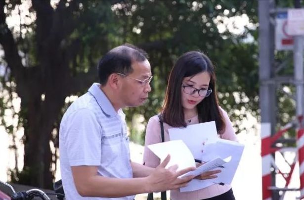 女硕士相亲遭遇已婚对象，寻找内心平静的绿色冒险之路