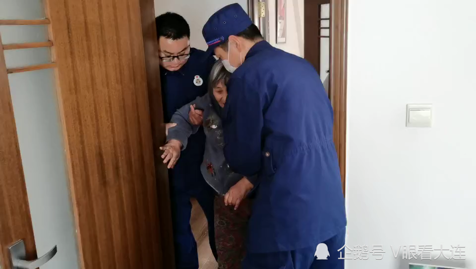 老伯打死护工引发报警潮，智能监控重塑安全防线，科技守护生活新纪元